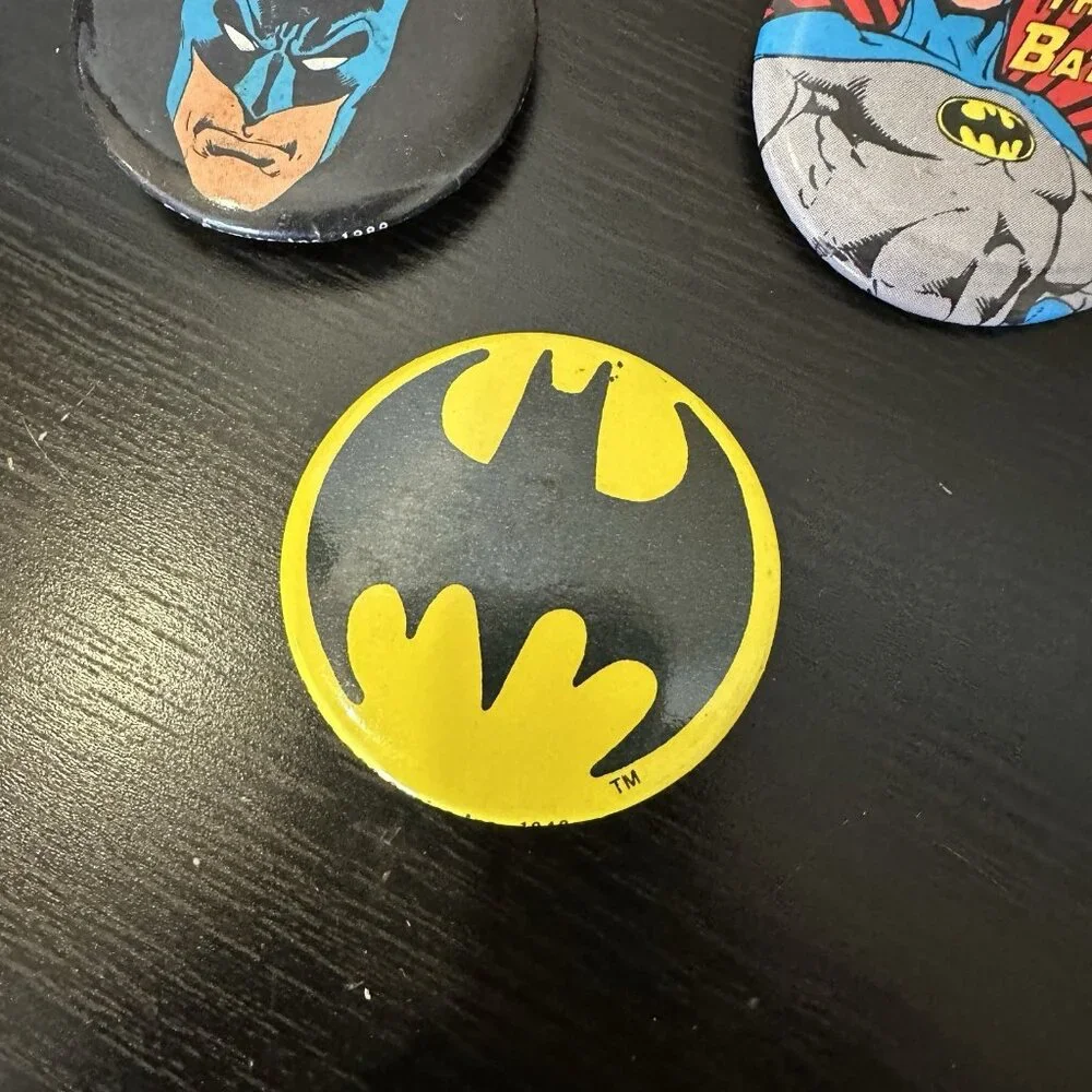 VINTAGE 1940 1982 LOT of 4 BATMAN pins buttons DC Comics Bat Collectibles Oval